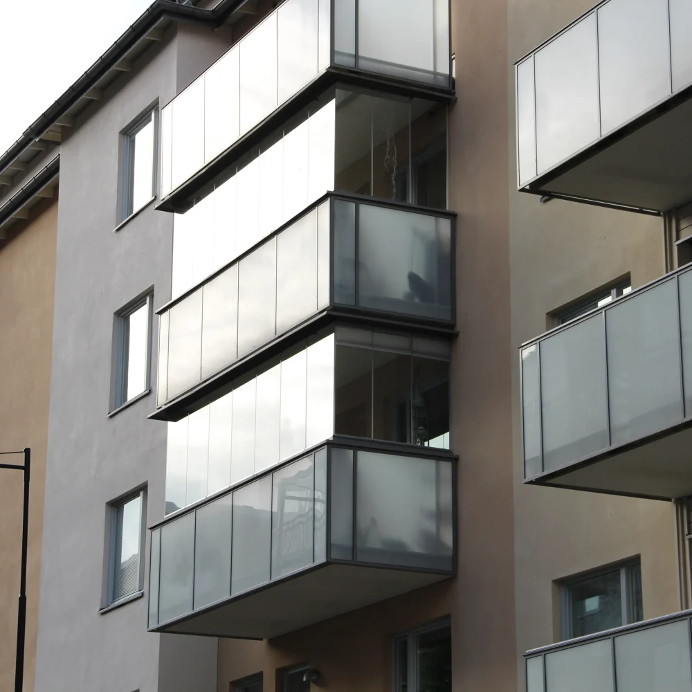 inglasning med glasräcke