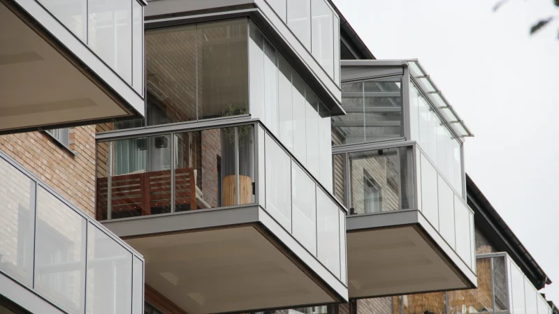 Inglasning av balkong i Uppsala