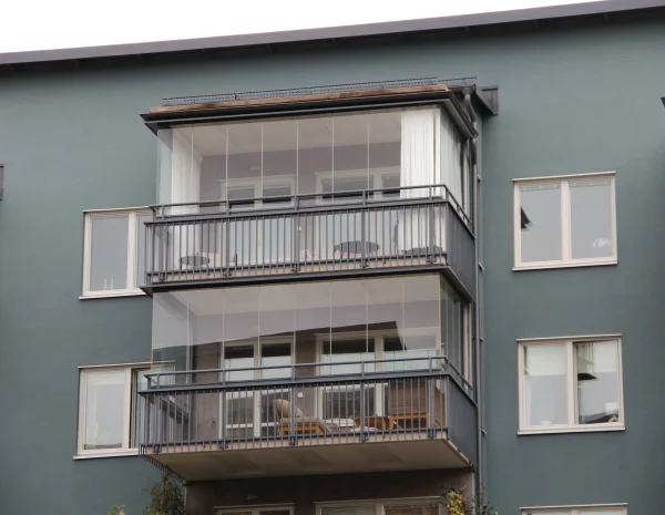 Balkonginglasning i Södertälje av 2st balkonger