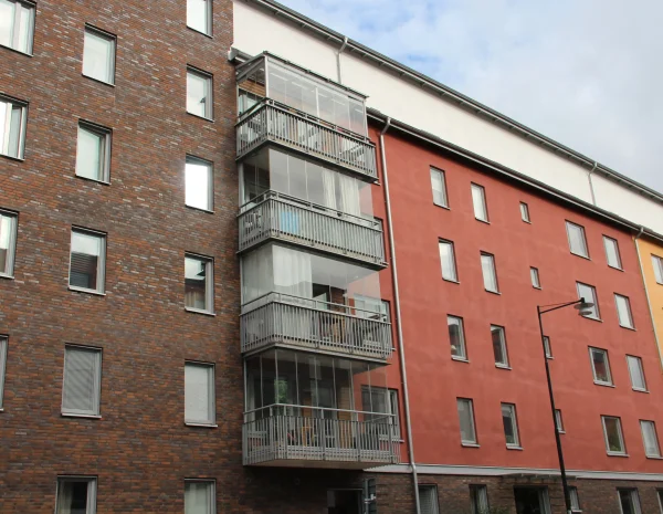 Flera balkonginglasningar i Eskilstuna
