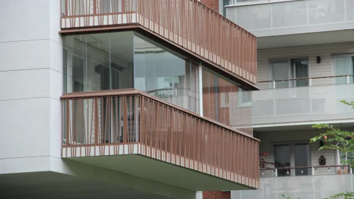 balkonginglasning i Stockholm med delat inglasningssystem