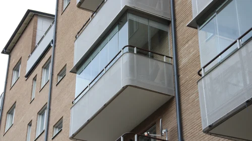 Balkonginglasning i stockholm med fullhöjdsystem