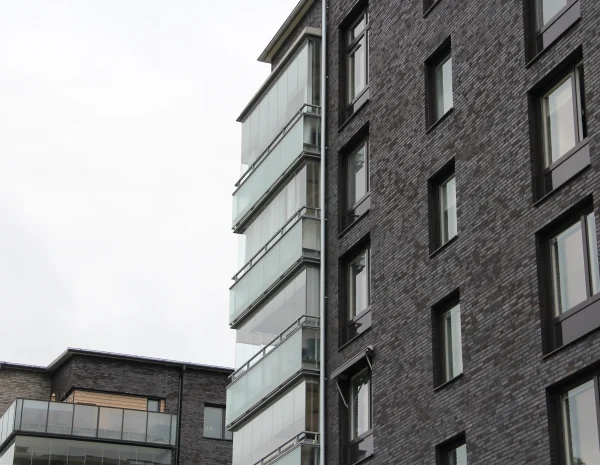 Balkonginglasningar i Enköping i nyproducerat hus