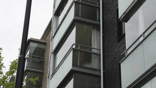 Balkonginglasningar i nyproducerat hus i Gävle