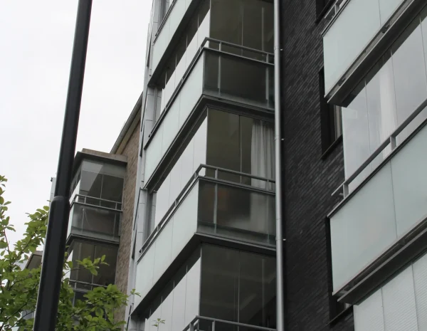 Balkonginglasningar i nyproducerat hus i Gävle