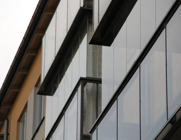 Balkonginglasningar i Gävle med lågt inglasningssystem