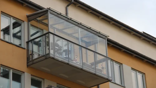 balkonginglasning i Stockholm på översta våning med tak