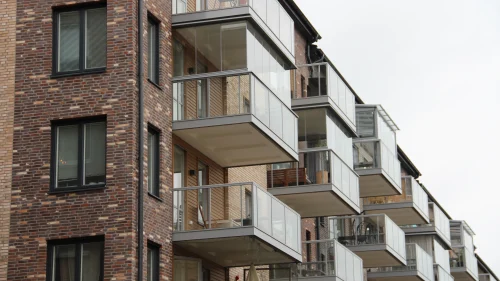 Låg balkonginglasning i Stockholm